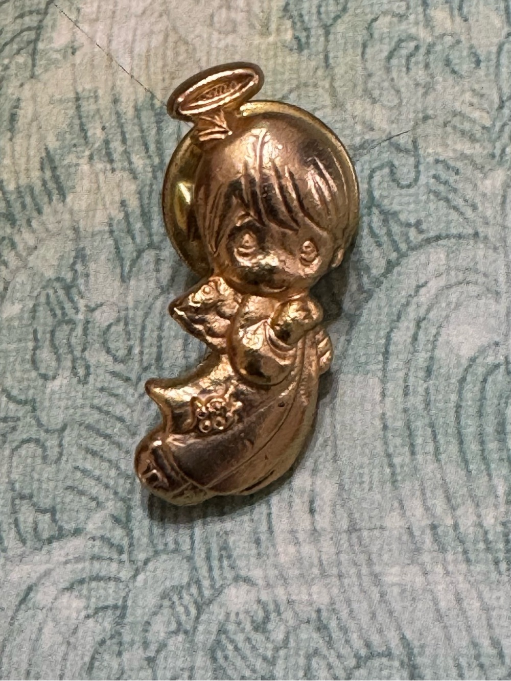 PRECIOUS MOMENTS LAPEL PIN